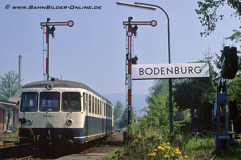 815 680 (und 515 109) im Mai 1989 in Bodenburg.
