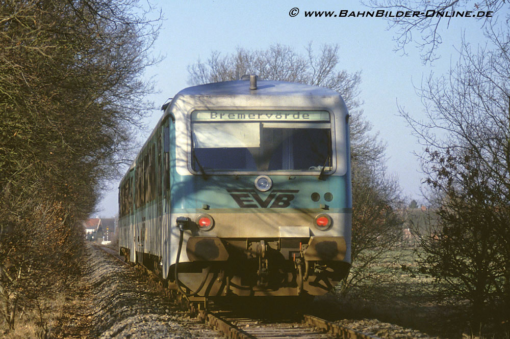 Im Oktober 1993 fährt ein Vt 150er durch Brest-Aspe